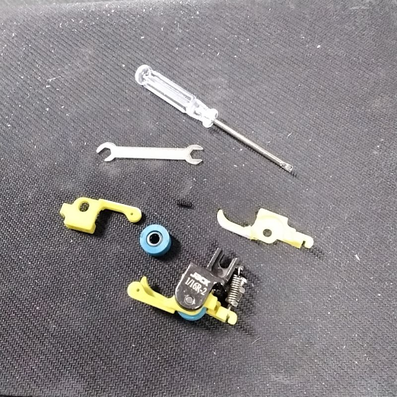 PIEDINO CON ROTELLA 1/16 + ACC.