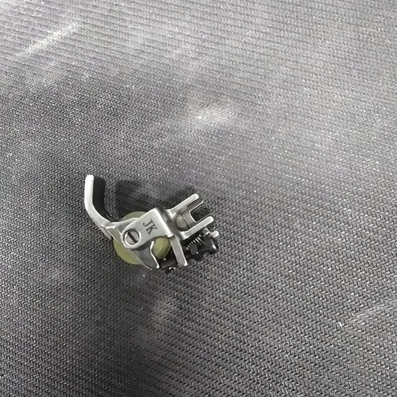PIEDINO CON ROTELLA P69LH (3/16)